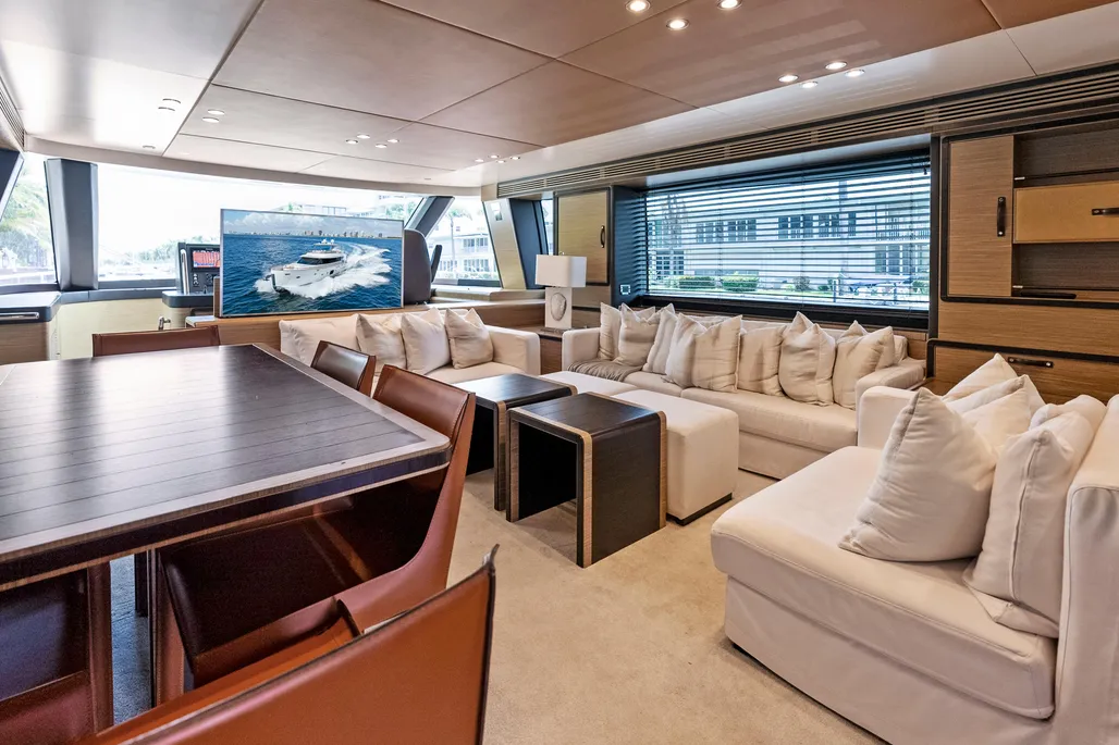 Yacht Photo 22